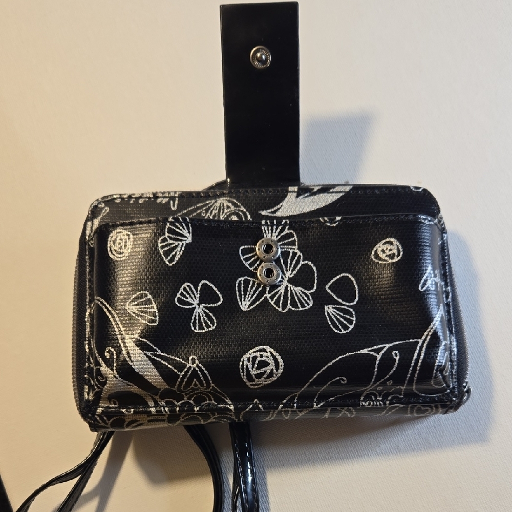Sakroots Black and White Convertable Crossbody / Wristlet Wallet Bag - Picture 11 of 13